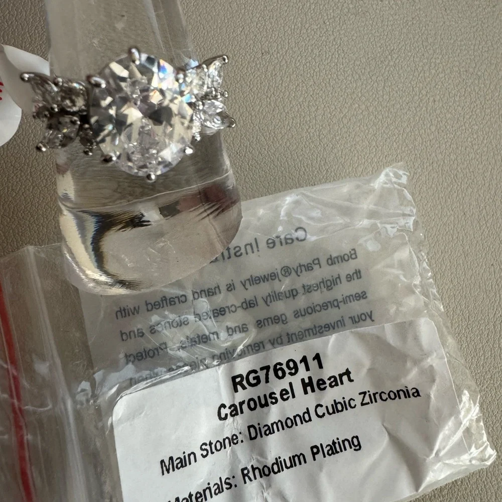 β¨ Carousel Heart Ring β¨ bomb party - Picture 7 of 7